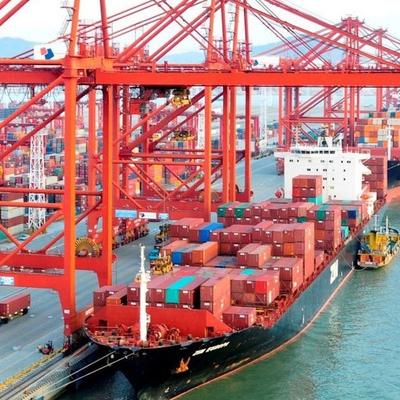 Xuất siêu lần đầu trong năm thấp hơn dự kiến