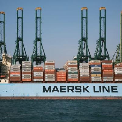 Maersk tạm thời dừng vận chuyển container đi và đến Nga